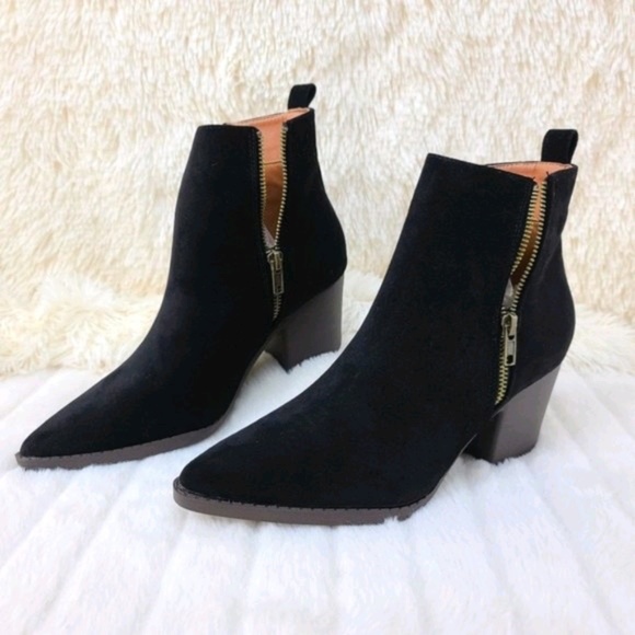 Mata Black Western Style Slip On Ankle Bootie With 2 1/2" Block Heel - Picture 3 of 4